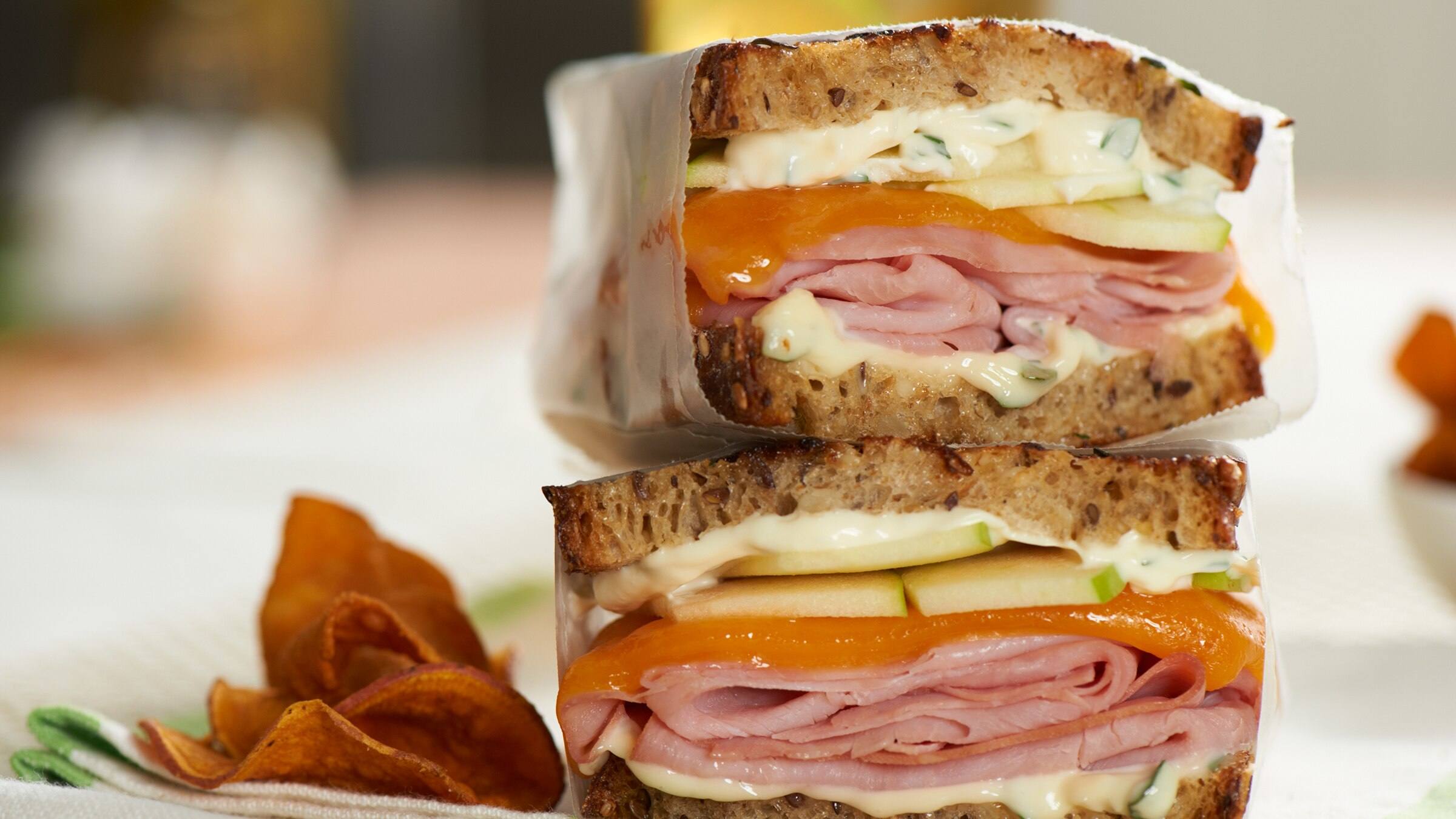 Receta de sándwich de jamón y queso en pan de campo a la parrilla