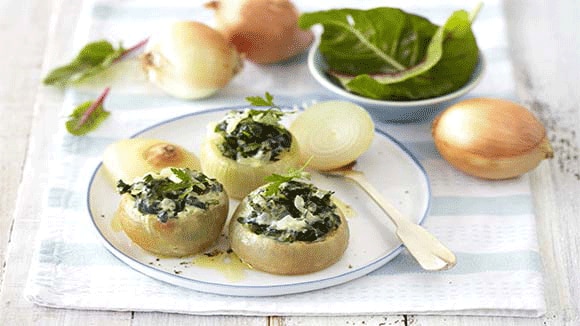 Spinach-Stuffed Onions in a Creamy Sauce