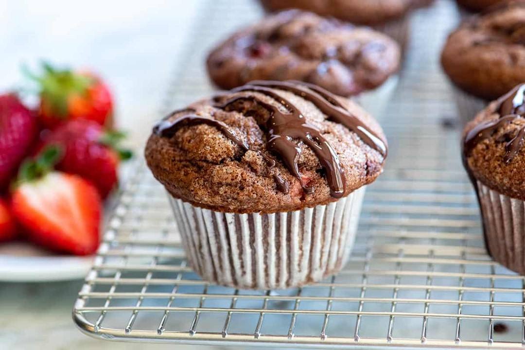 Muffins con frutilla y chocolate
