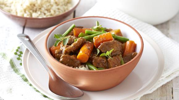 Hearty Beef Stew with Green Beans and Origanum