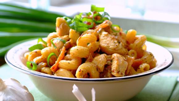Cheesy Pasta with Chicken, Bacon and Spring Onions
