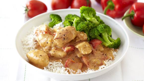 Creamy Chicken Fillet with Paprika and Tomato