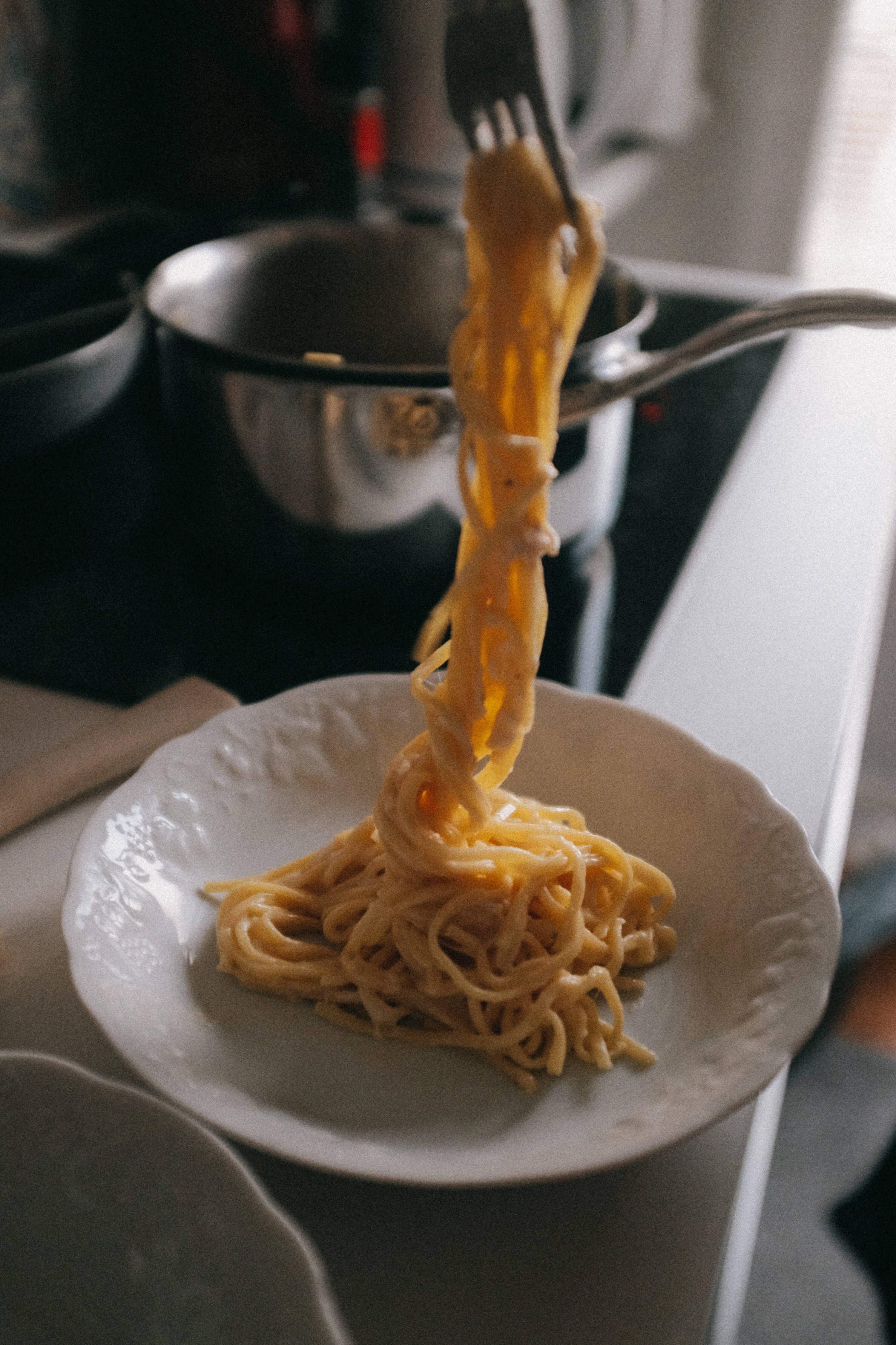 Receta de espaguetis cacio e pepe: pasta veramente italiana