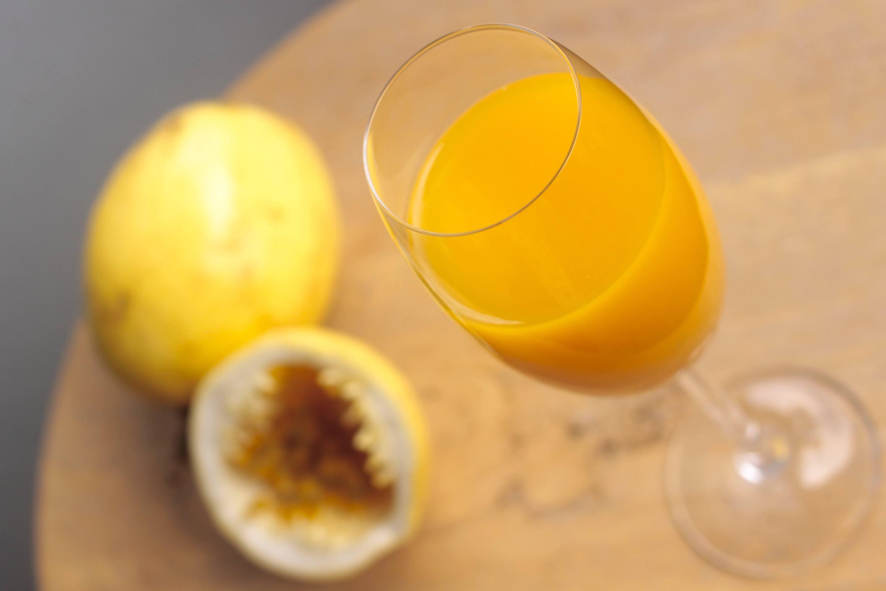 Suco de maracujá com laranja e gengibre