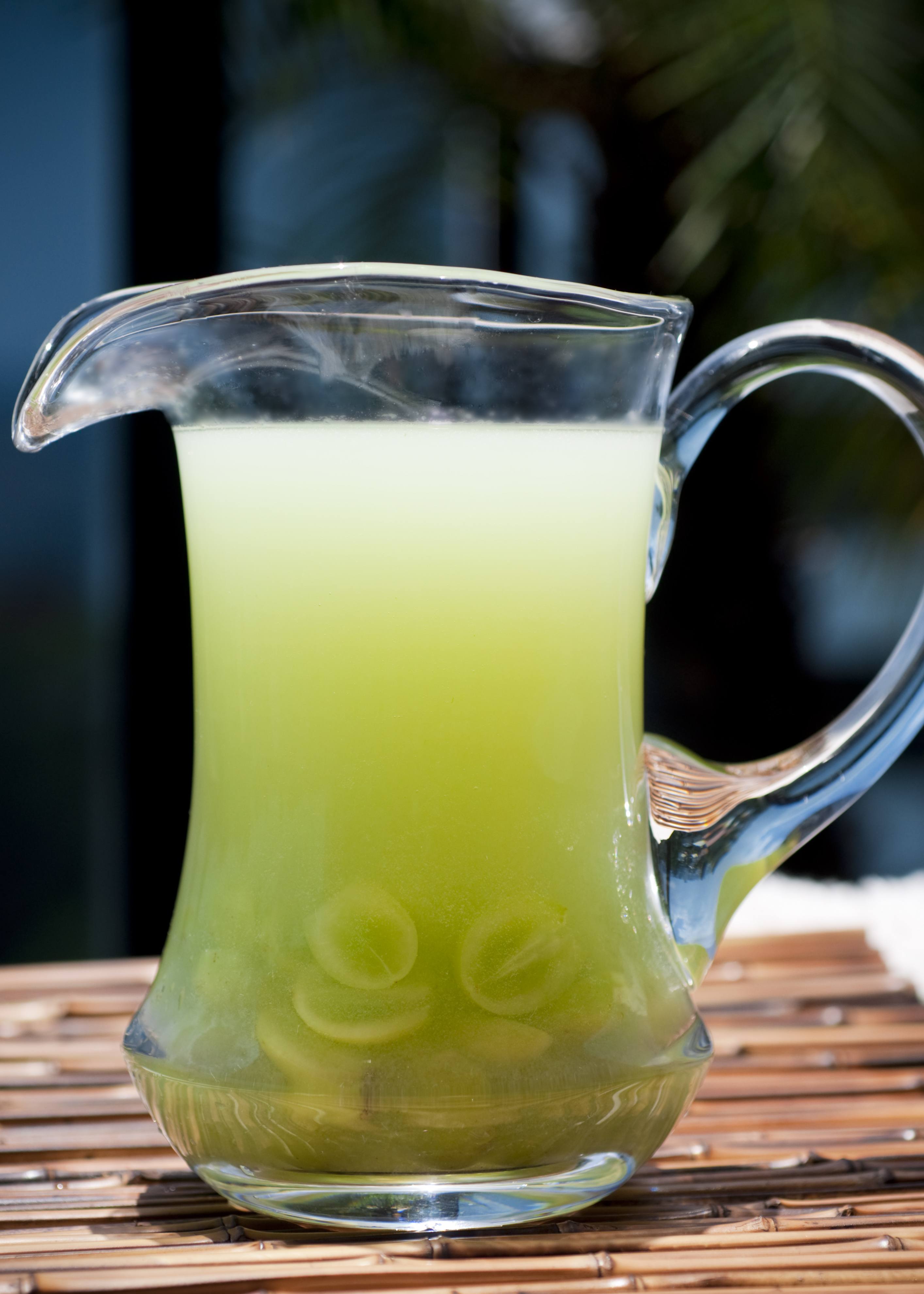 Suco de uva verde com água de coco