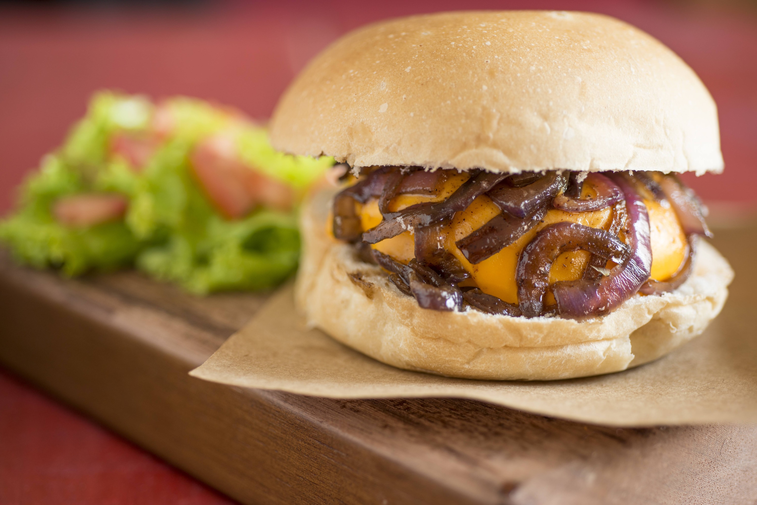 Hambúrgueria com piscina de cheddar #hamburguer #queijo #cheddar