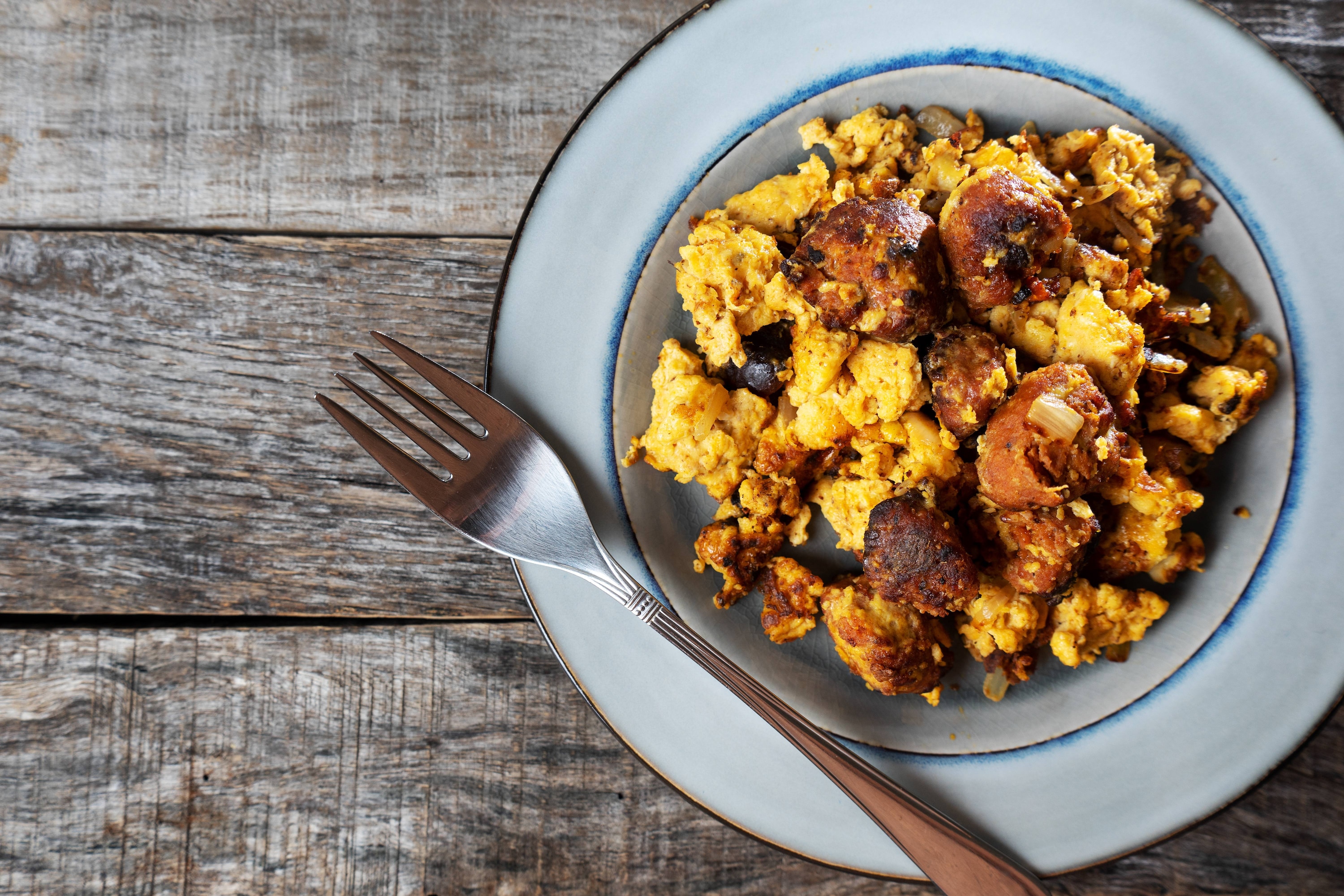 Huevos con papa y chorizo