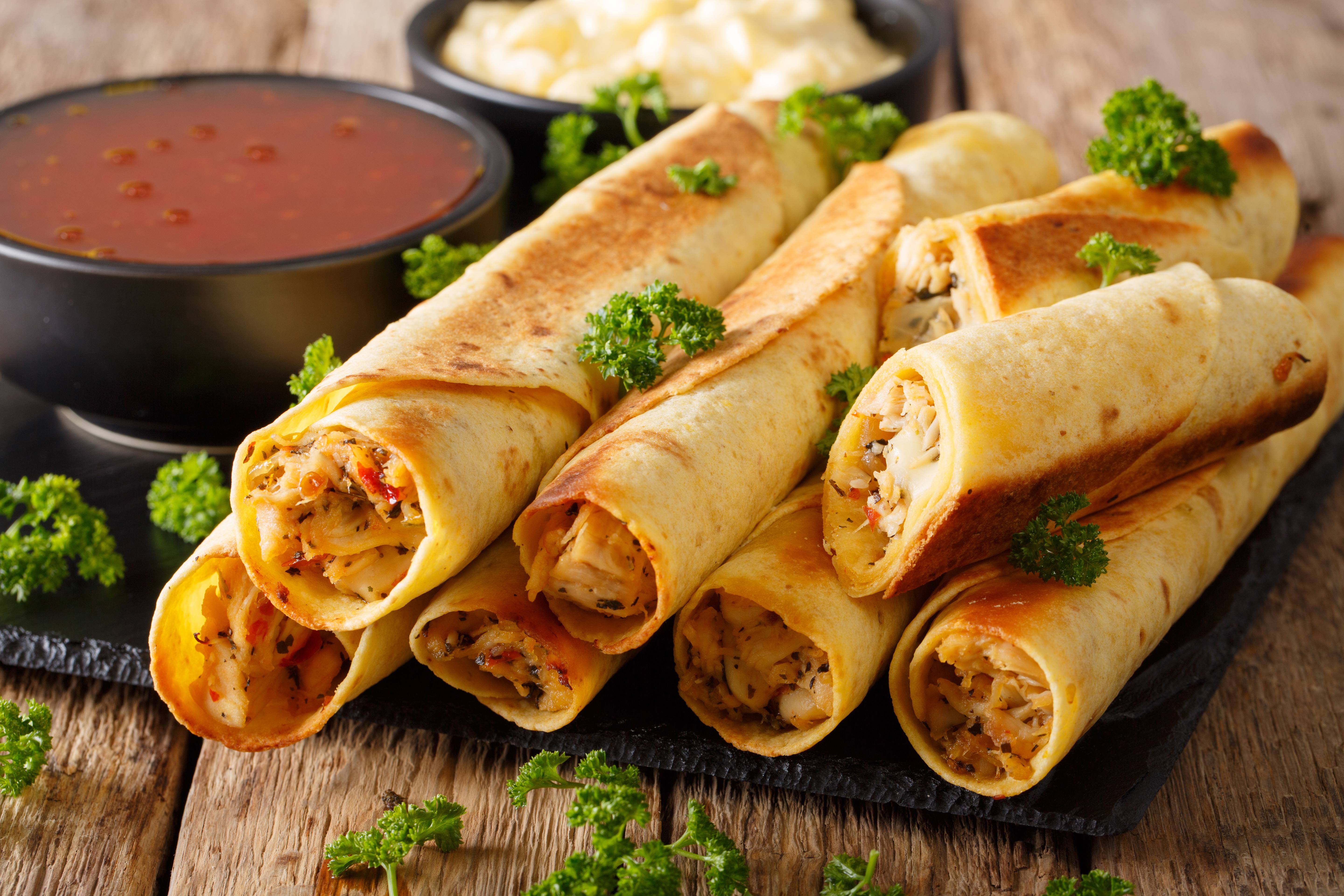 Taquitos De Pollo Fritos Con Salsa SecretosDeCocina