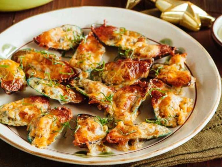 Easy Baked Mussels with a Creamy Pesto Topping