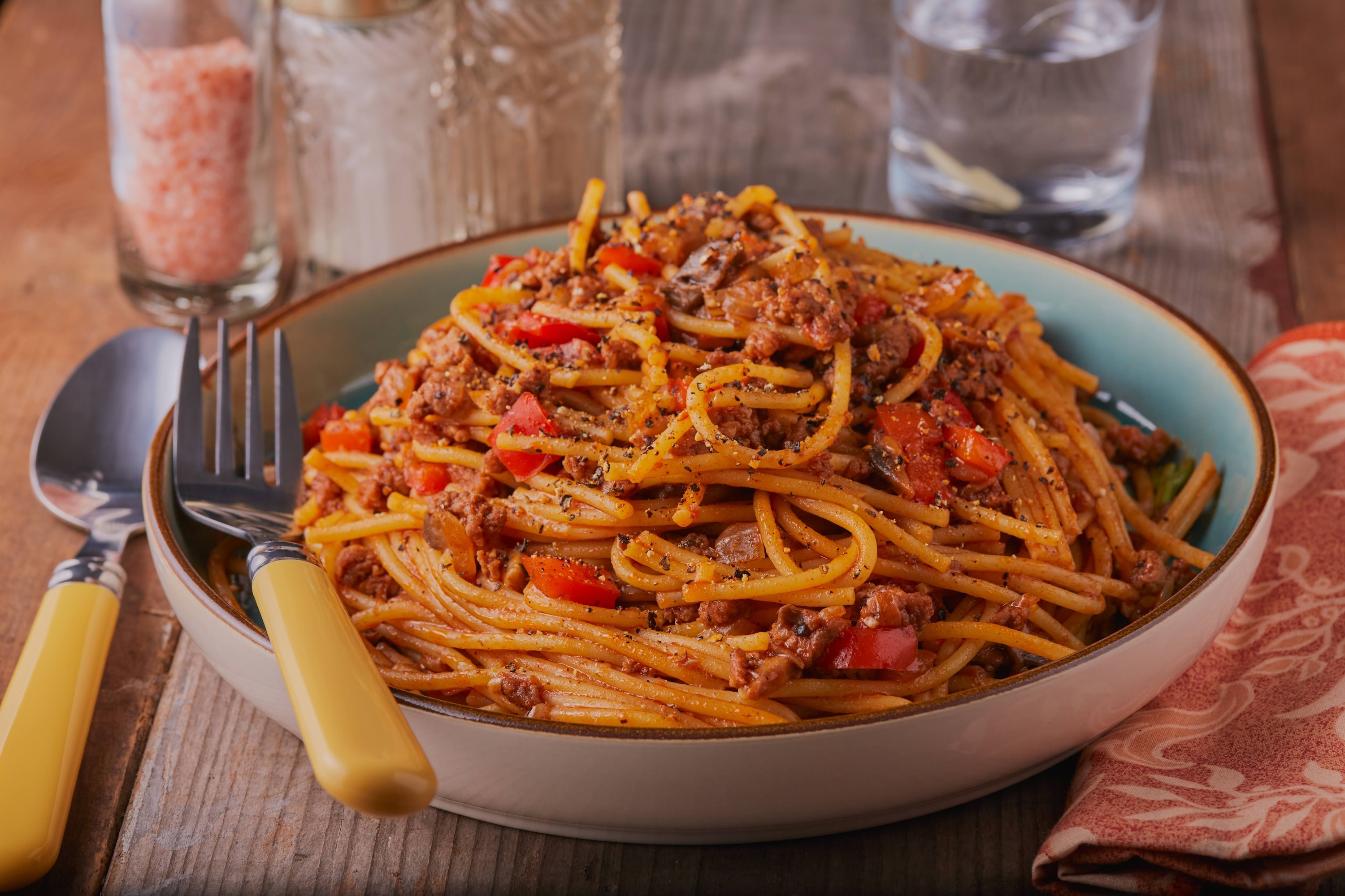 Espaguetis con Carne, Hongos y Albahaca