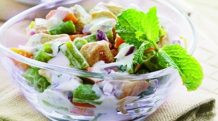 Salada de Frango e Legumes com Molho de Iogurte