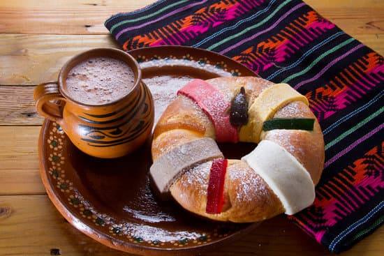 Atole de Nuez con Rosca de Reyes