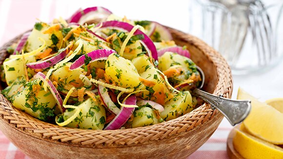 Fesleğenli Kekikli Salata Sosu ile Patates Salatası