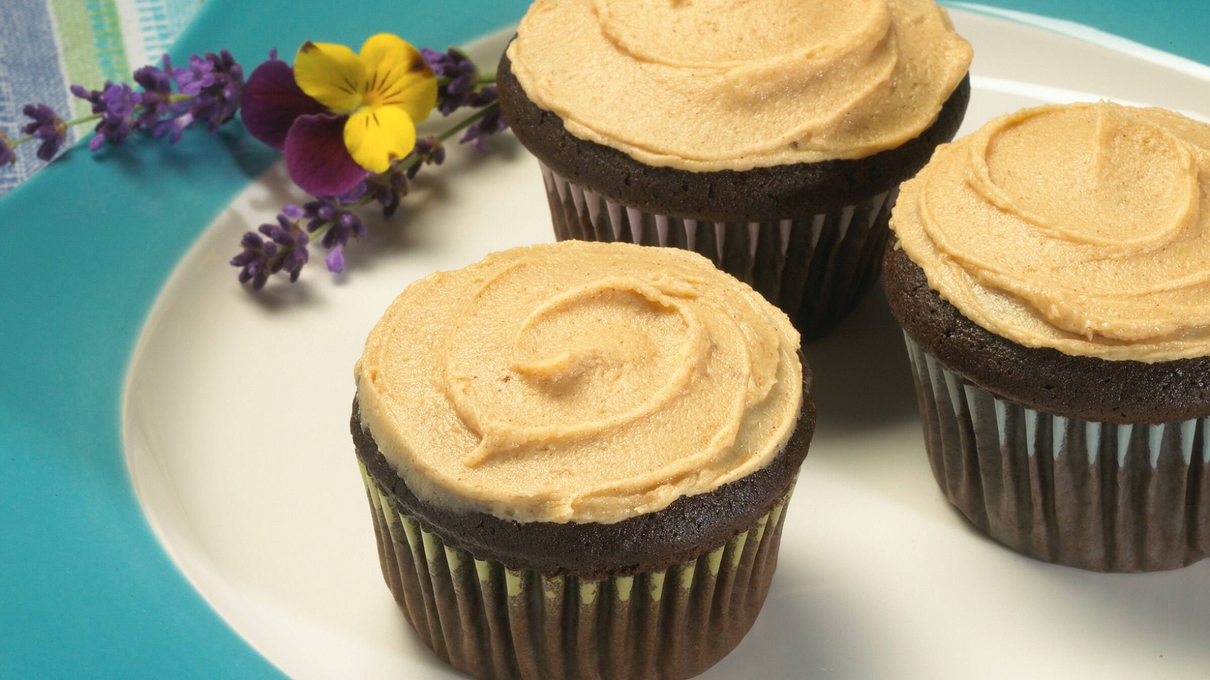 Chocolate Cinnamon Cupcakes with Peanut Butter Cinnamon Frosting