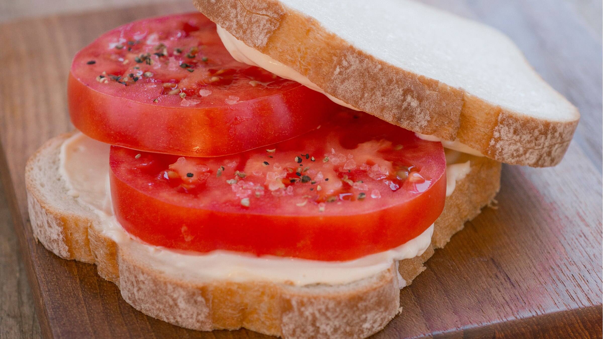 Sándwich de tomate y mayonesa