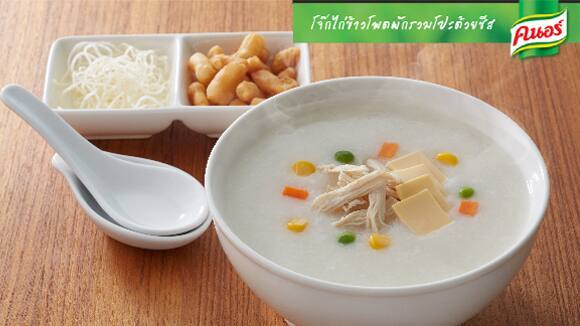 โจ๊กไก่ข้าวโพดผักรวมโปะด้วยชีส