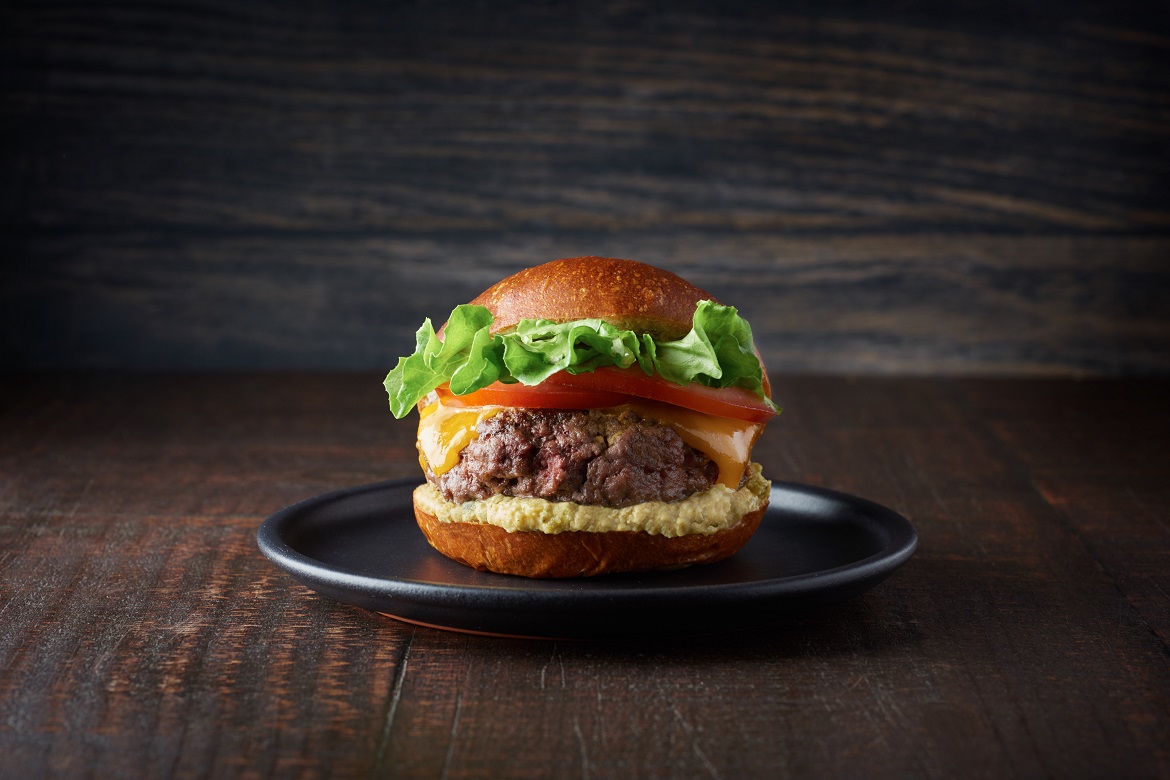 Hamburguesa de carne criolla con lechuga y tomate