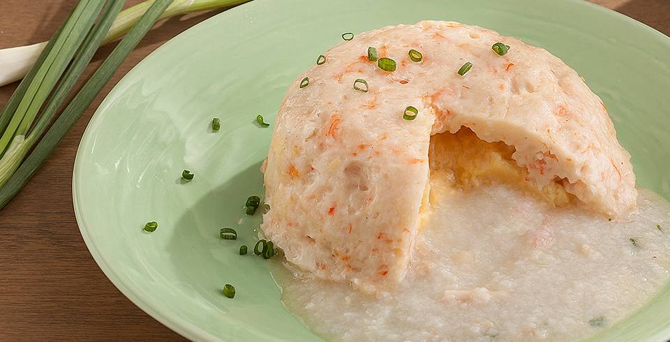 โจ๊กไข่ตุ๋นลูกชิ้นกุ้งยักษ์