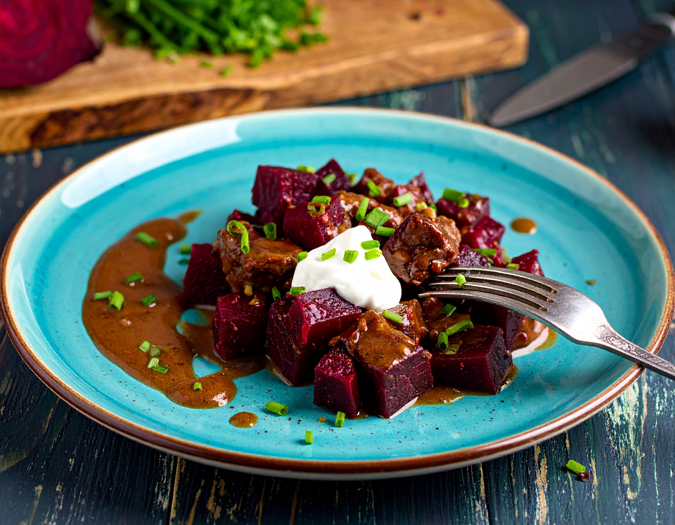 Knorr - Rindergulasch mit Rote Bete und Crème fraîche 1 H 40 Min  recipe