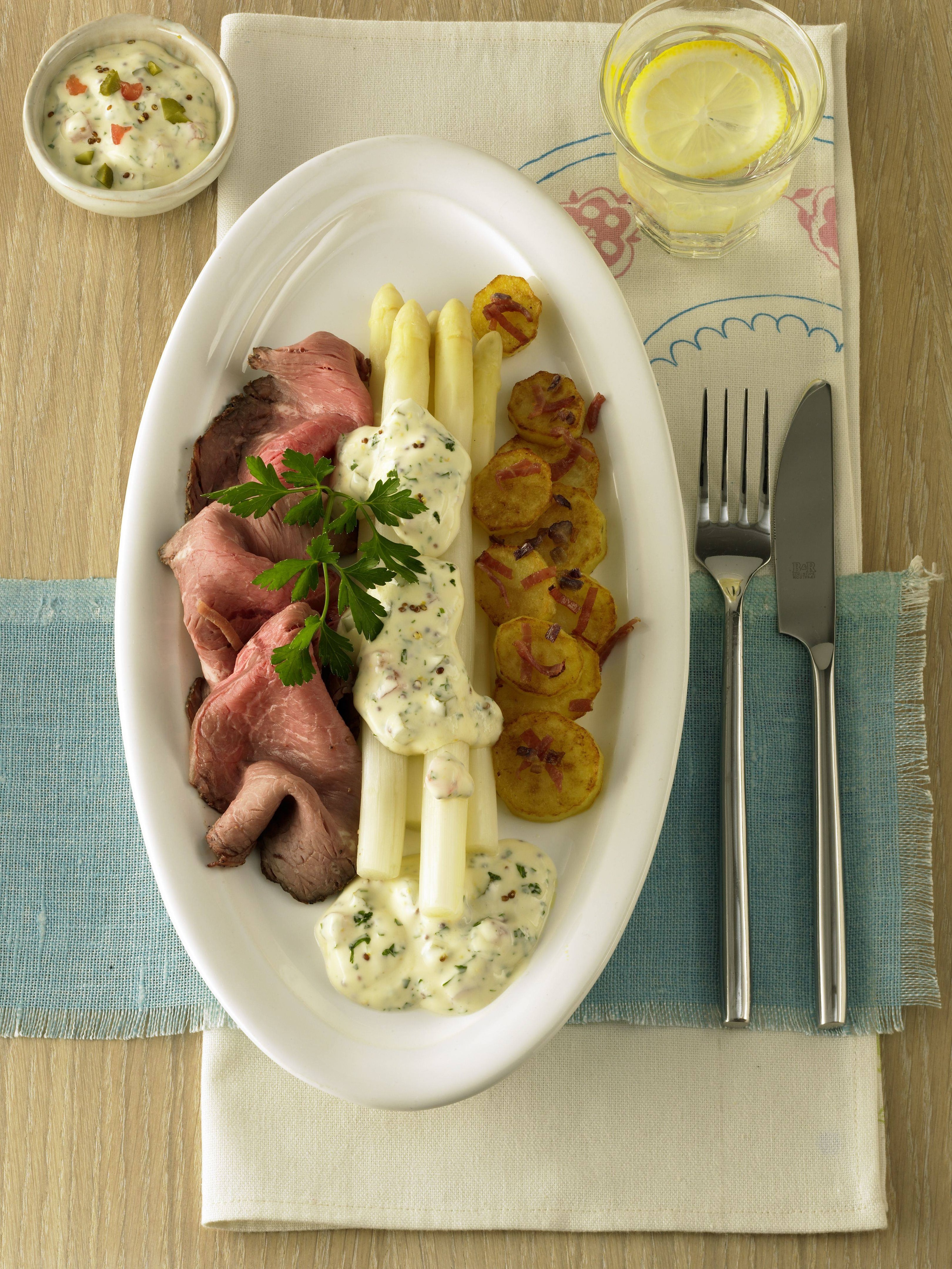 Knorr - Spargel mit Roastbeef und Kräuter-Joghurt-Hollandaise