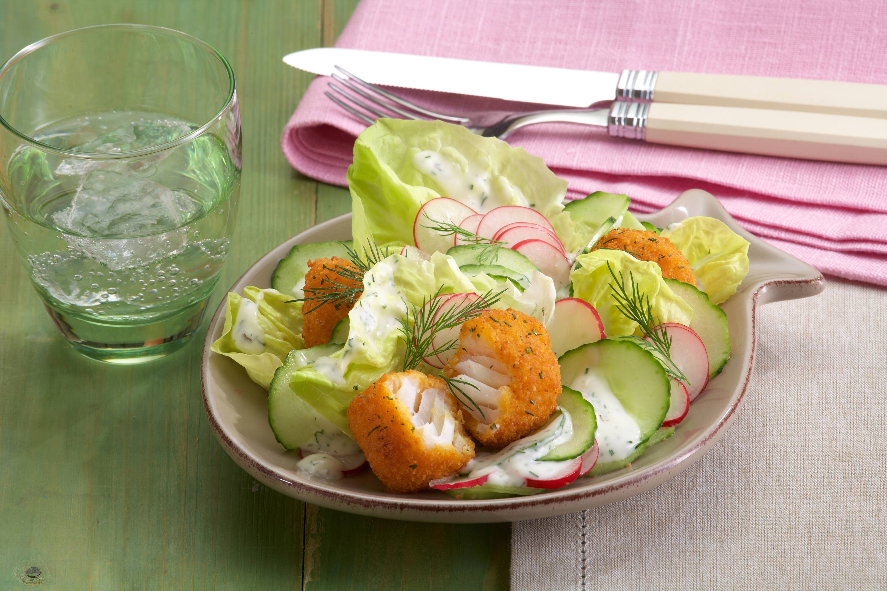 Knorr - Gurken-Radieschen-Salat mit Kräuterfisch