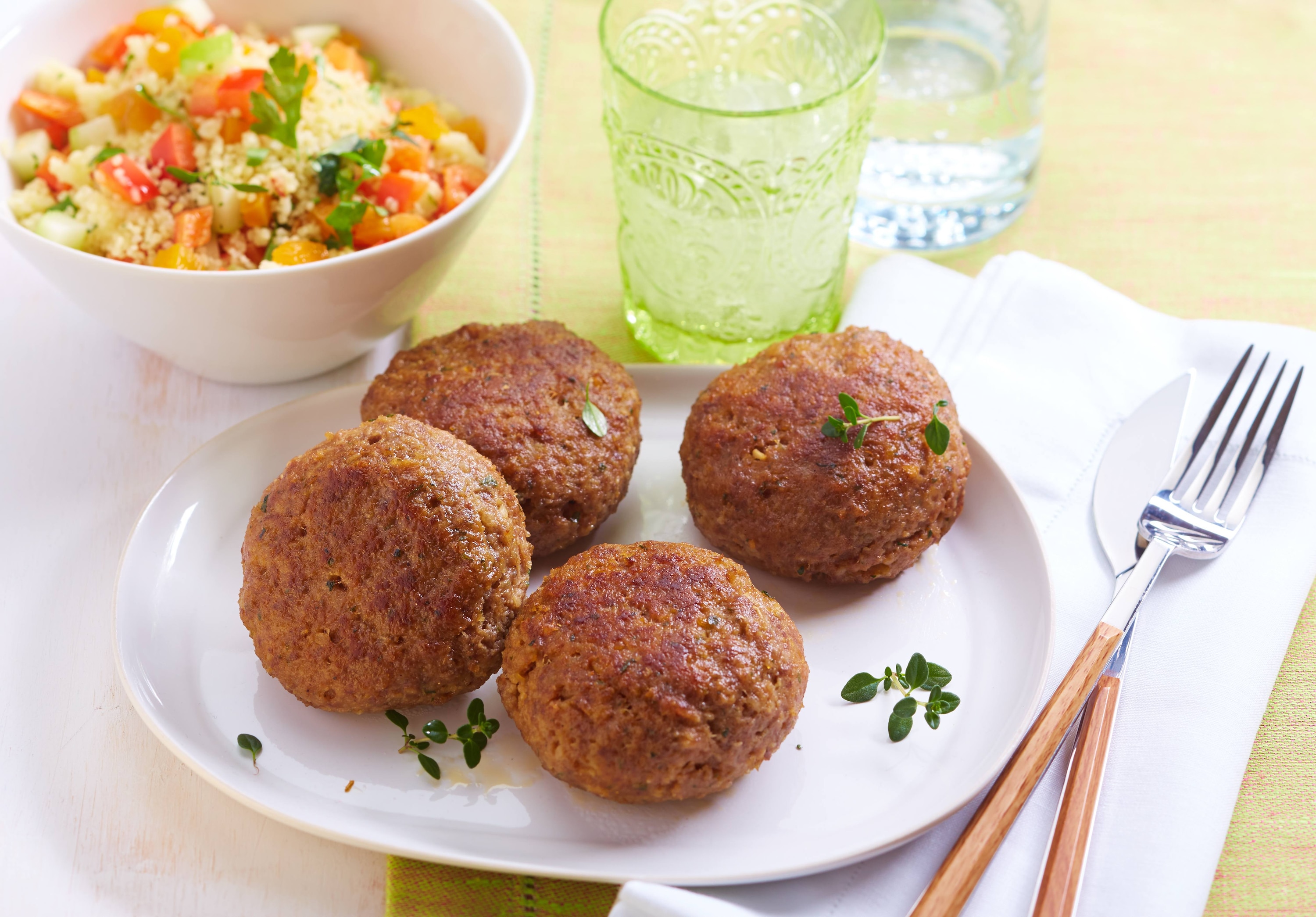 Frikadellen mit Couscous-Salat | Knorr