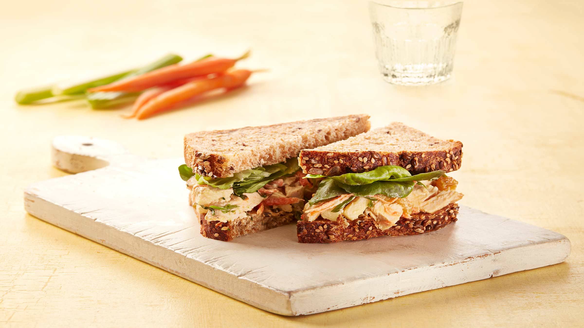 Sandwichs à la salade de poulet et de pomme