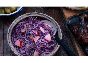 Ensalada de manzana y repollo colorado
