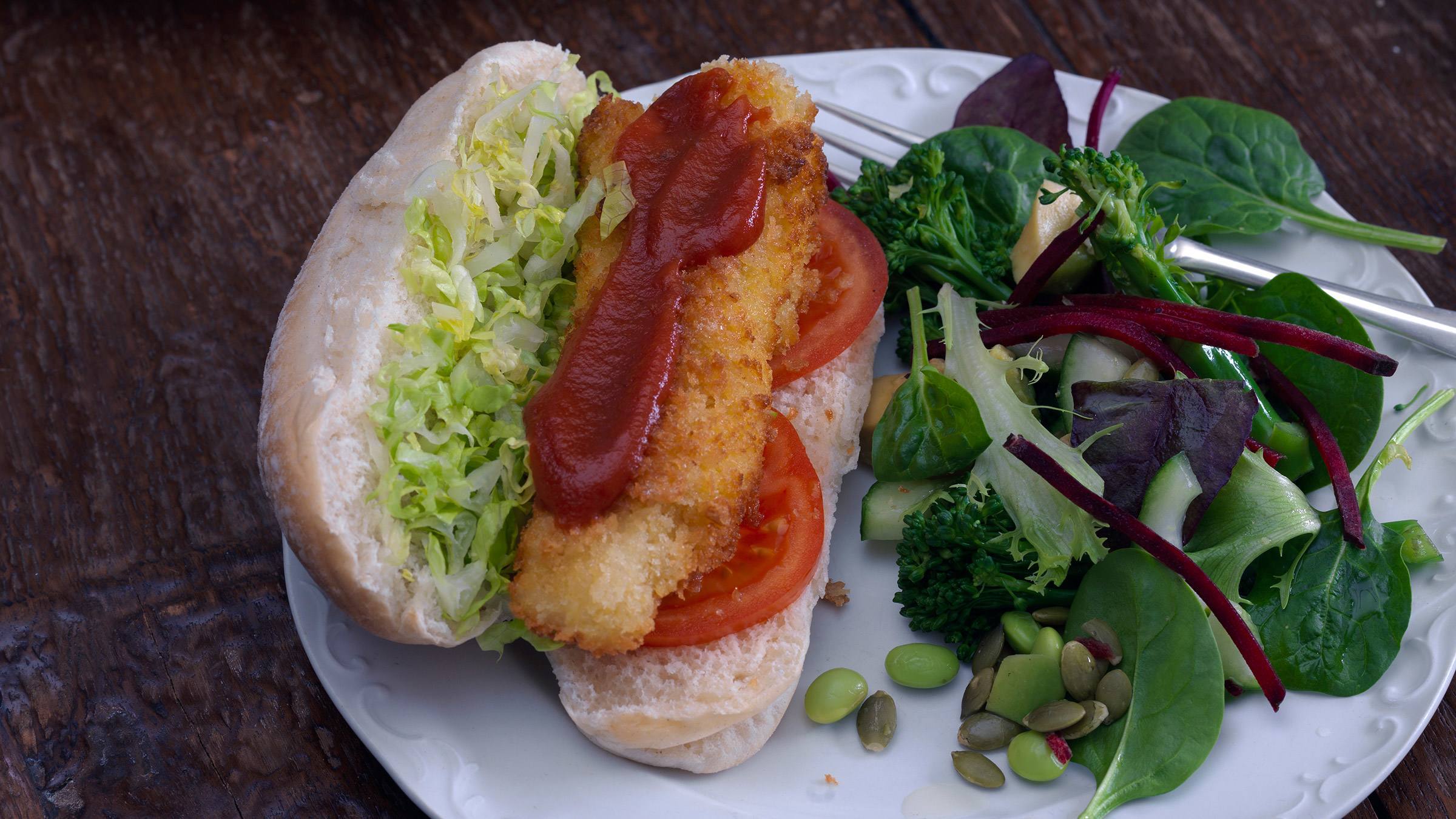 Delicioso sándwich de pescado con ensalada 20 Minutos  recipe
