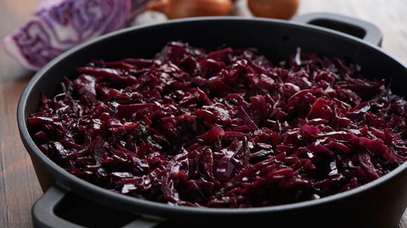 Col morada con vinagre balsámico y arándanos rojos