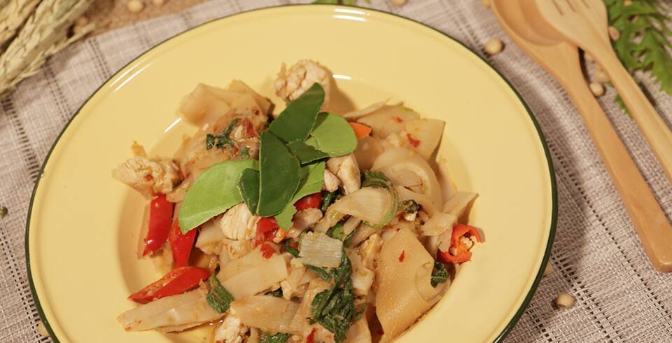 แกงเผ็ดไก่หน่อไม้ดอง