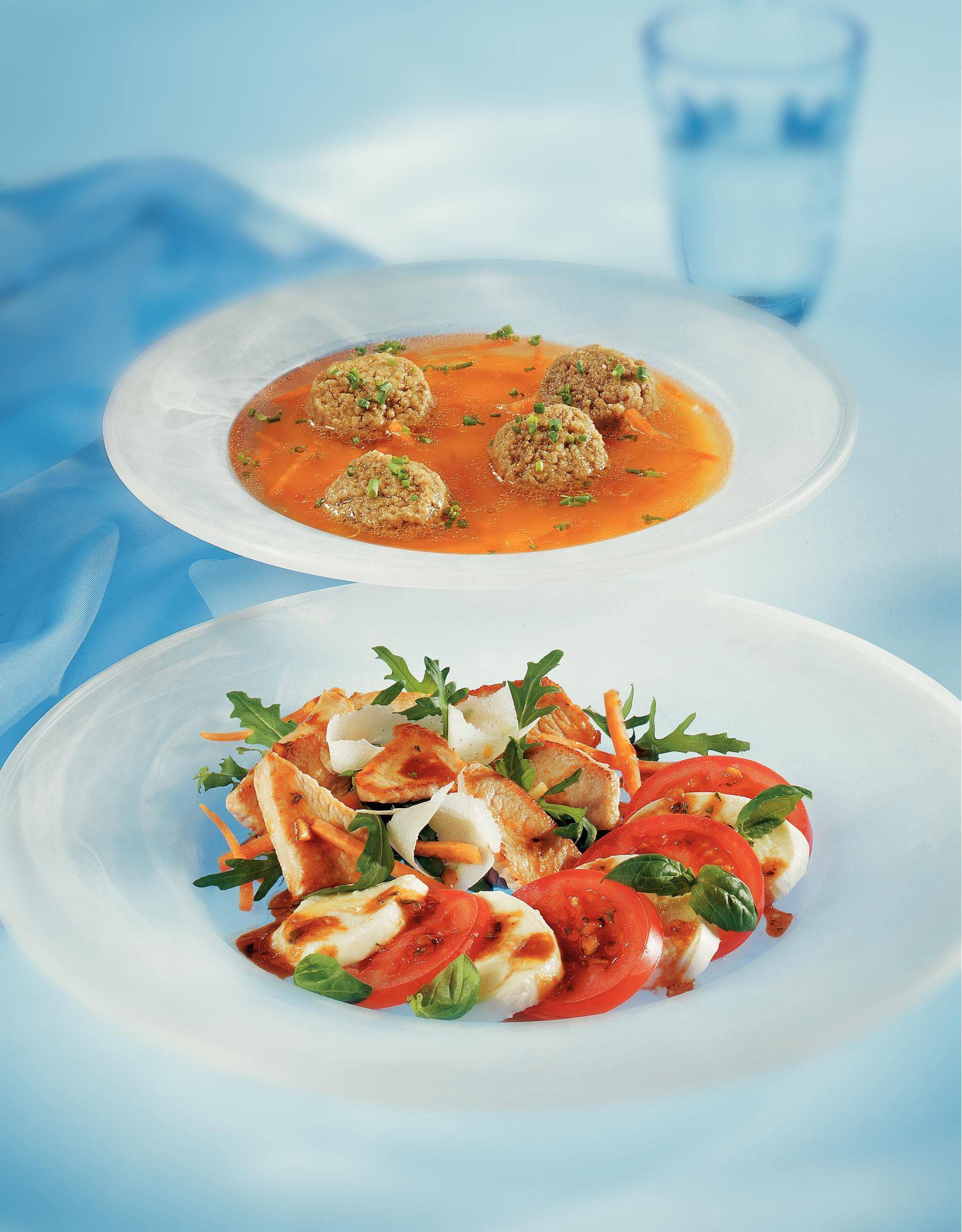 Tomaten-Mozzarellasalat mit Rucola und gebratenen Putenstreifen | Knorr ...