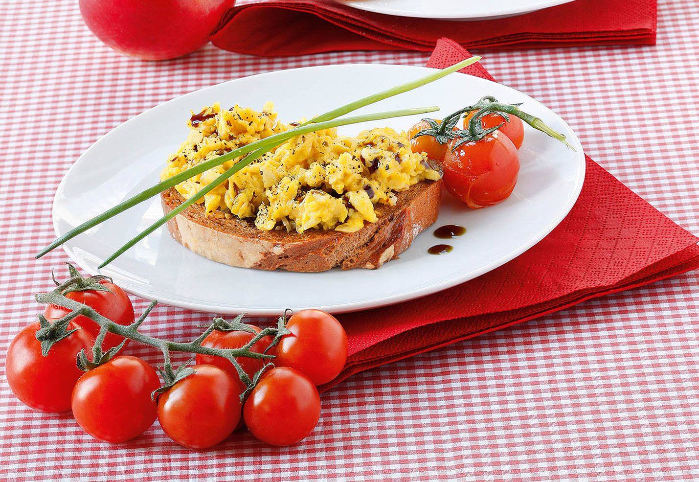 Knorr - Kernöl Eierspeis auf Schwarzbrot