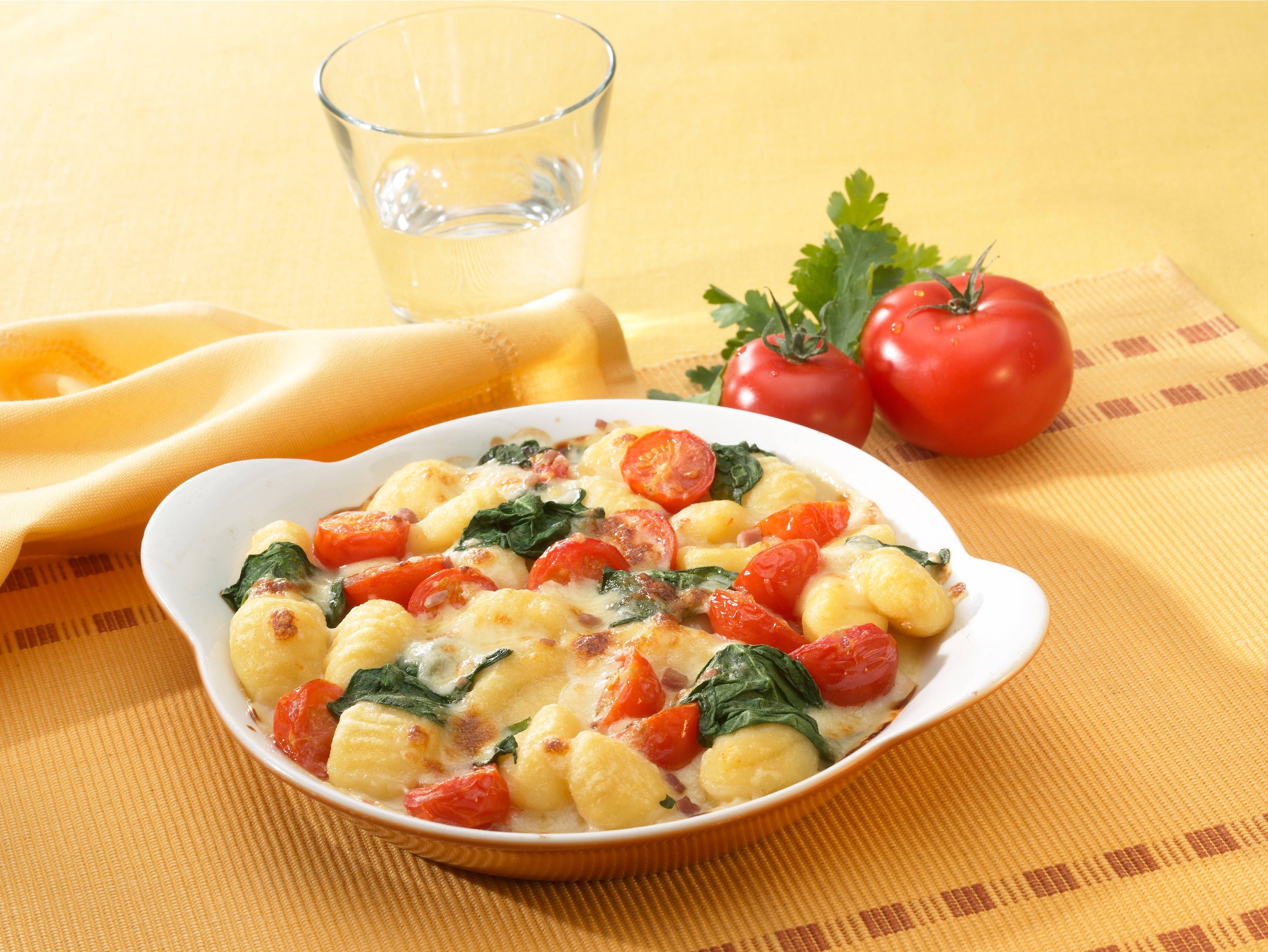 Knorr - Gnocchi mit Tomaten und Basilikum in Paprika Rahm Sauce