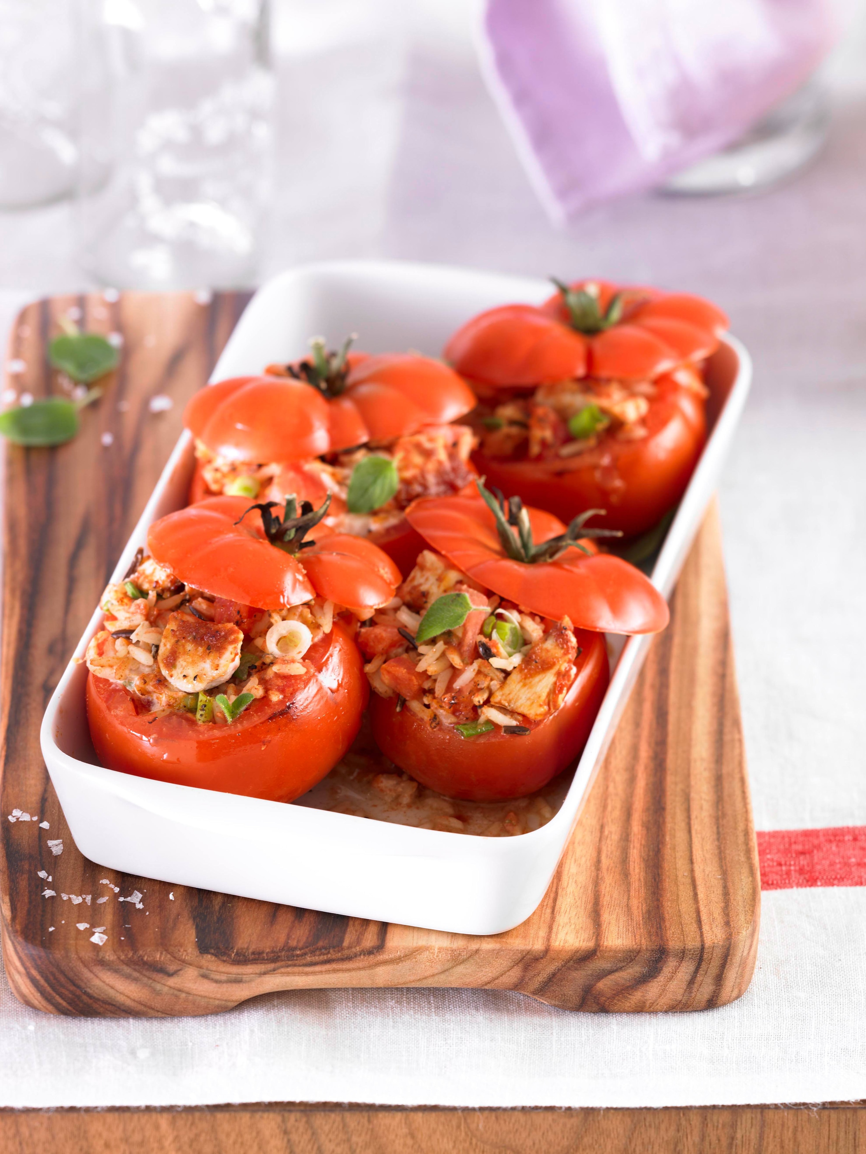 Knorr - Gefüllte Tomaten mit Thunfisch, Oliven und Schafskäse
