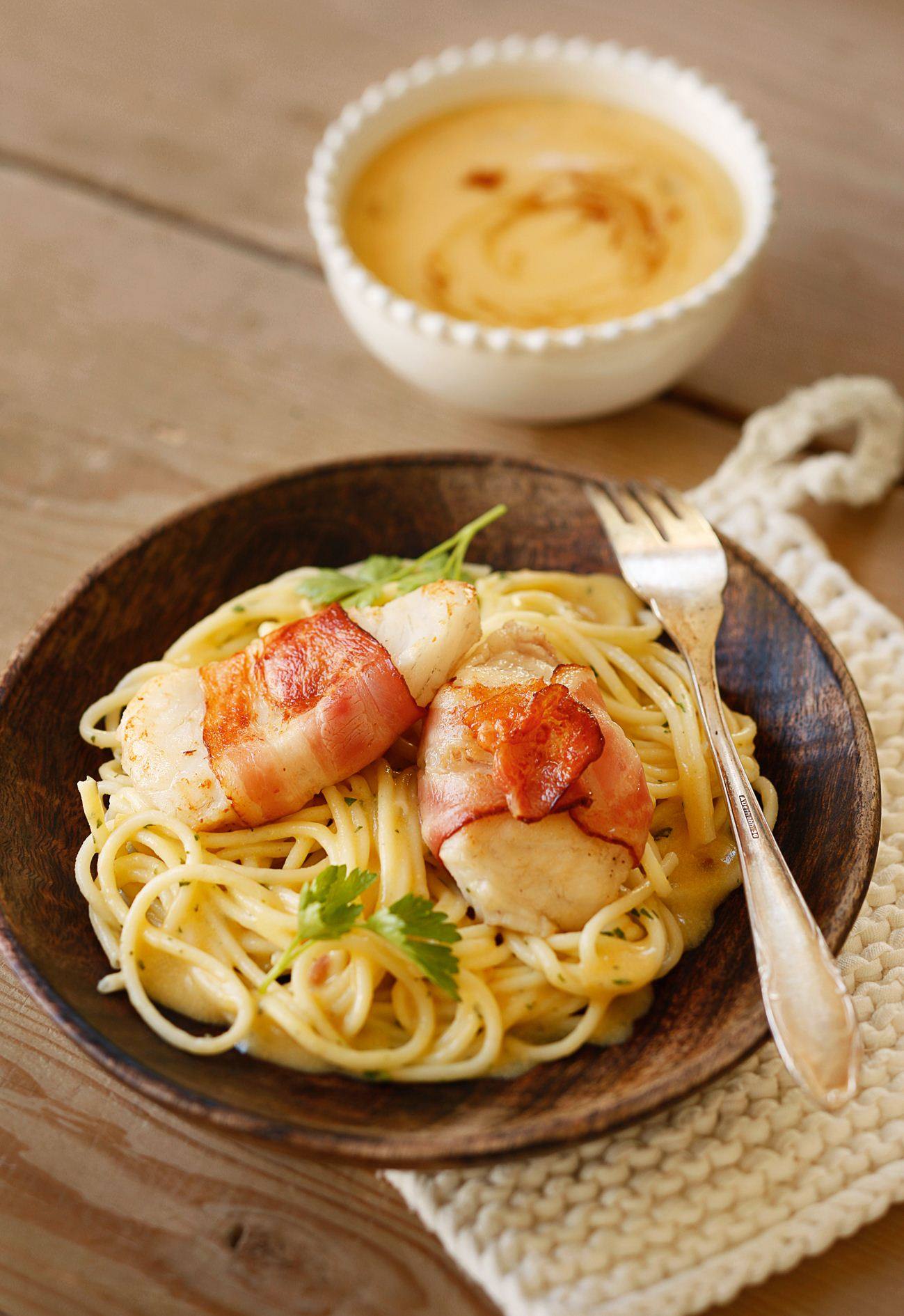 Knorr - Welsfilet im Speckmantel mit Schwammerln und Spaghetti
