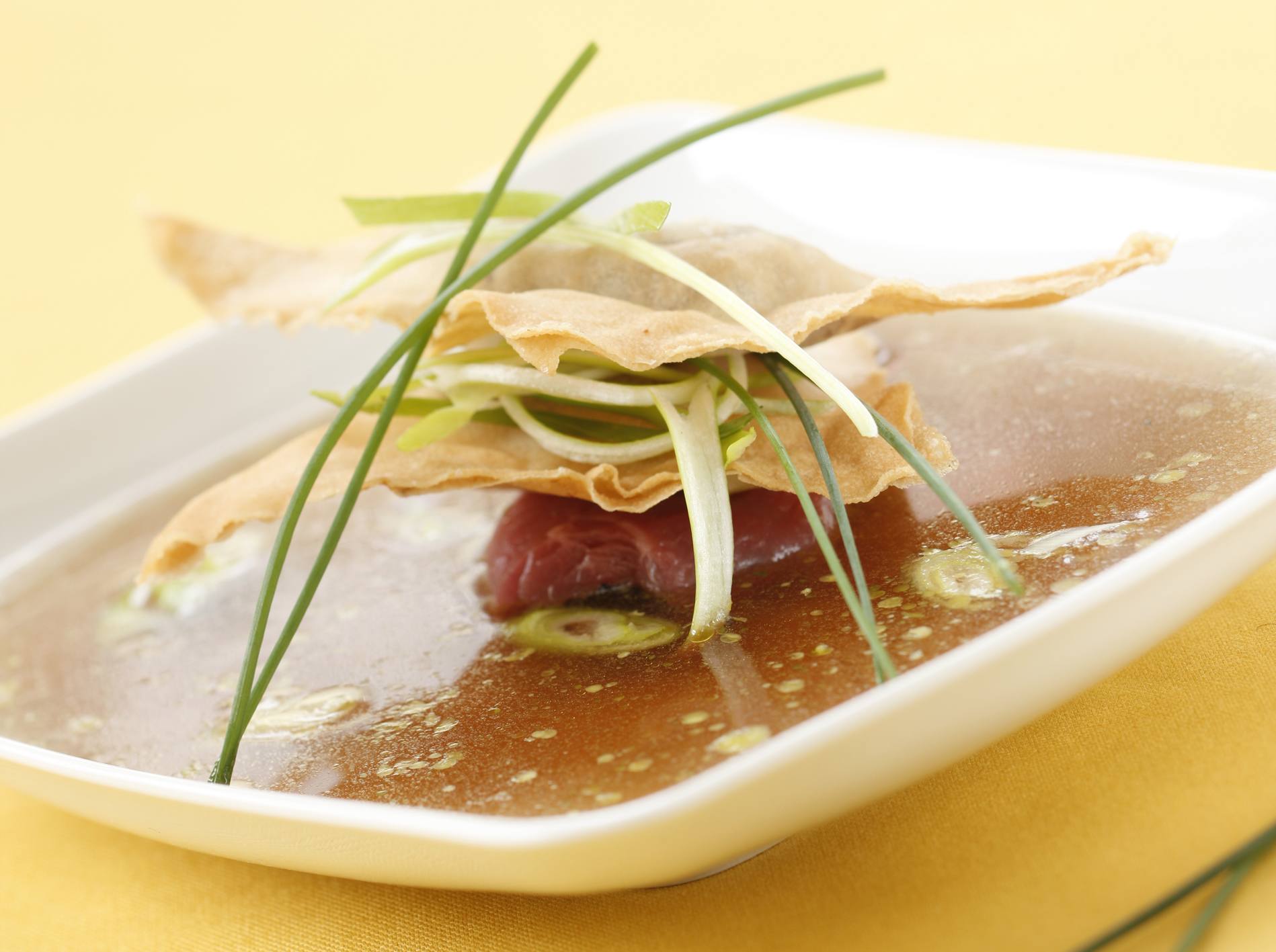 Knorr - Rindsuppe mit Portwein und Teigtascherln