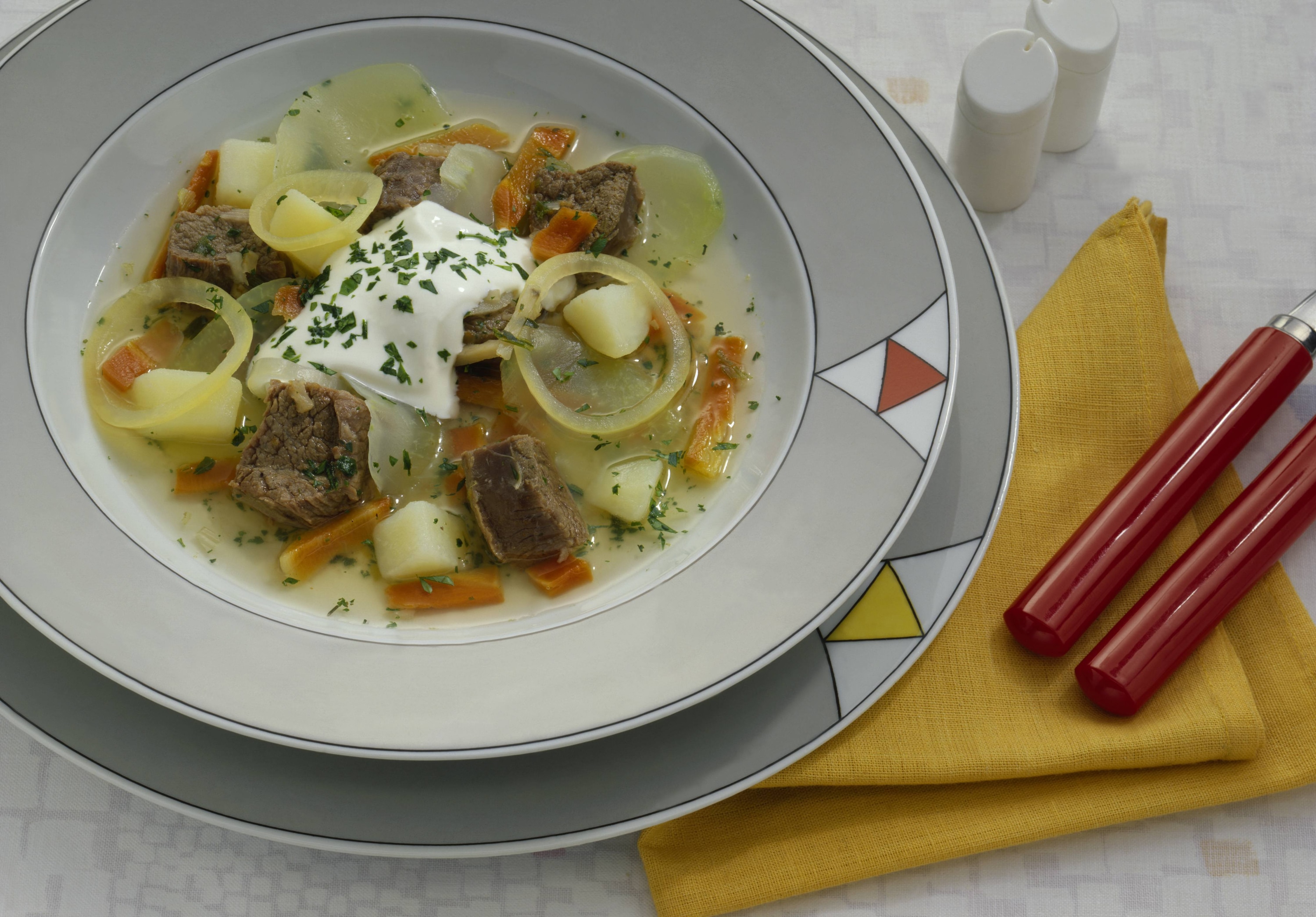 Knorr - Klarer Kohlrabi-Rindfleisch-Eintopf mit Karotten und Kartoffeln