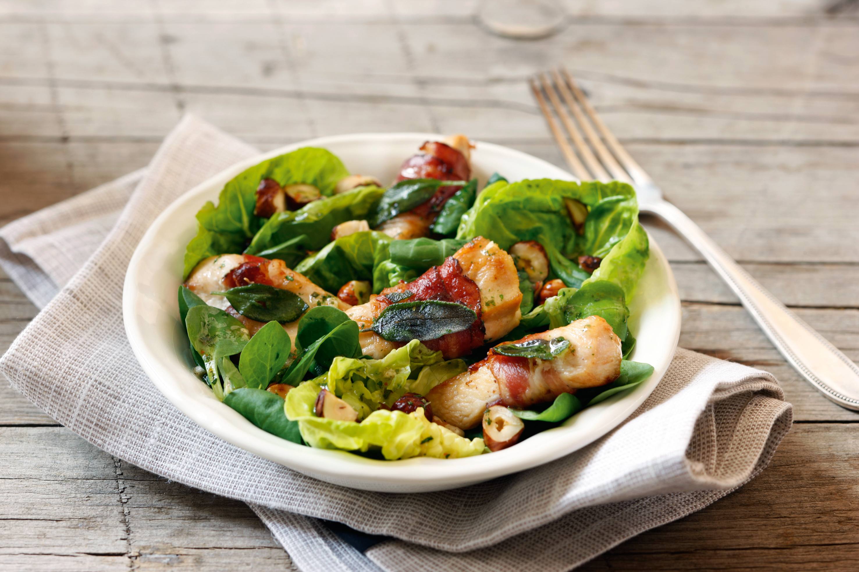 Knorr - Hühner-Saltimbocca mit Speck und Blattsalaten
