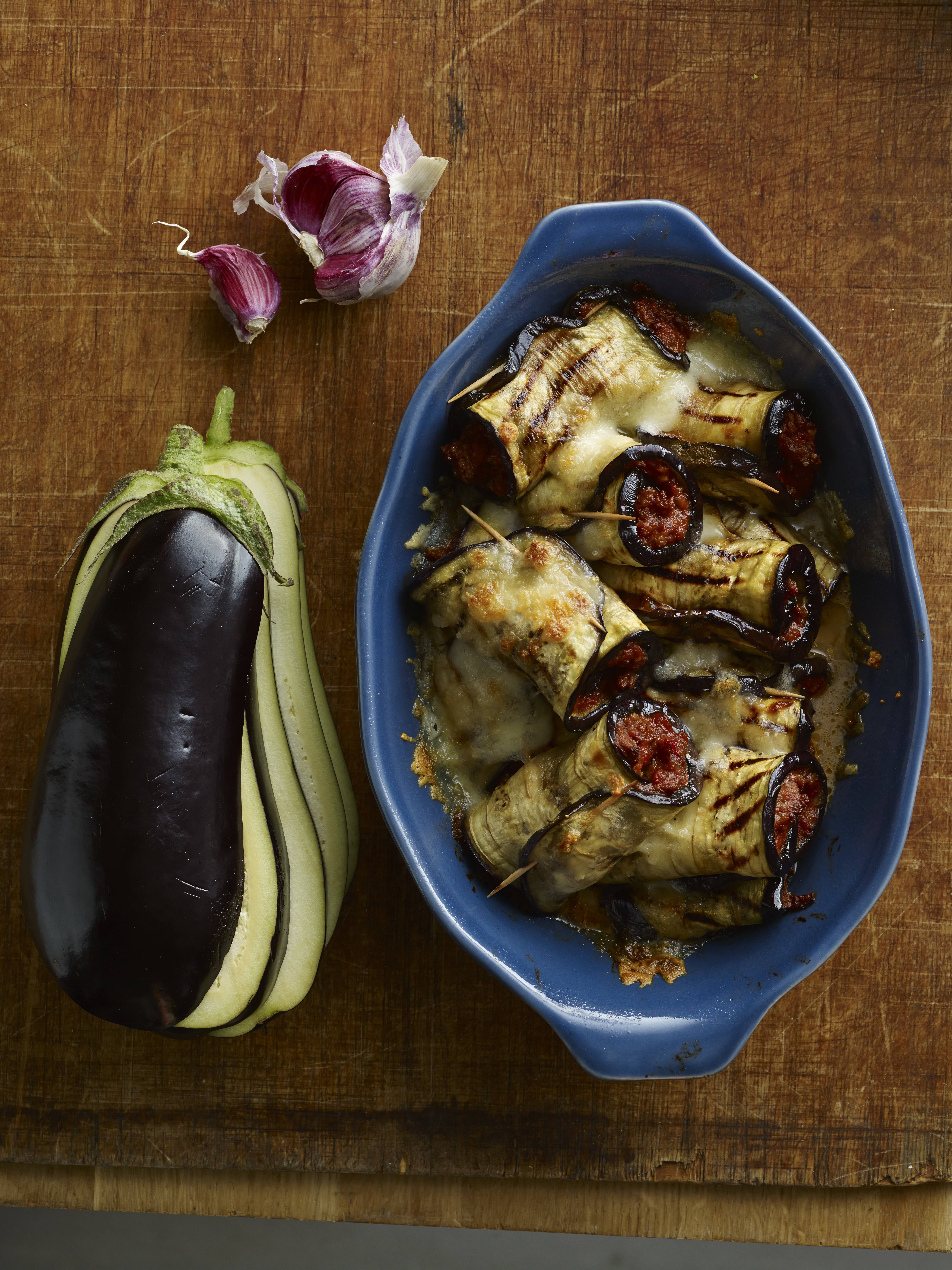 Knorr - Melanzani-Rouladen mit Bolognesefüllung