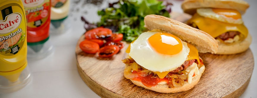 Calvé | Receita hambúrguer com queijo em bolo do caco