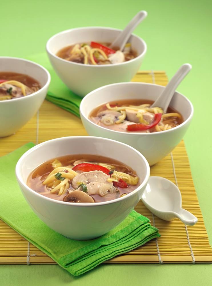 Knorr - Asiatische Nudel-Suppe mit Poulet, Peperoni und Champignons