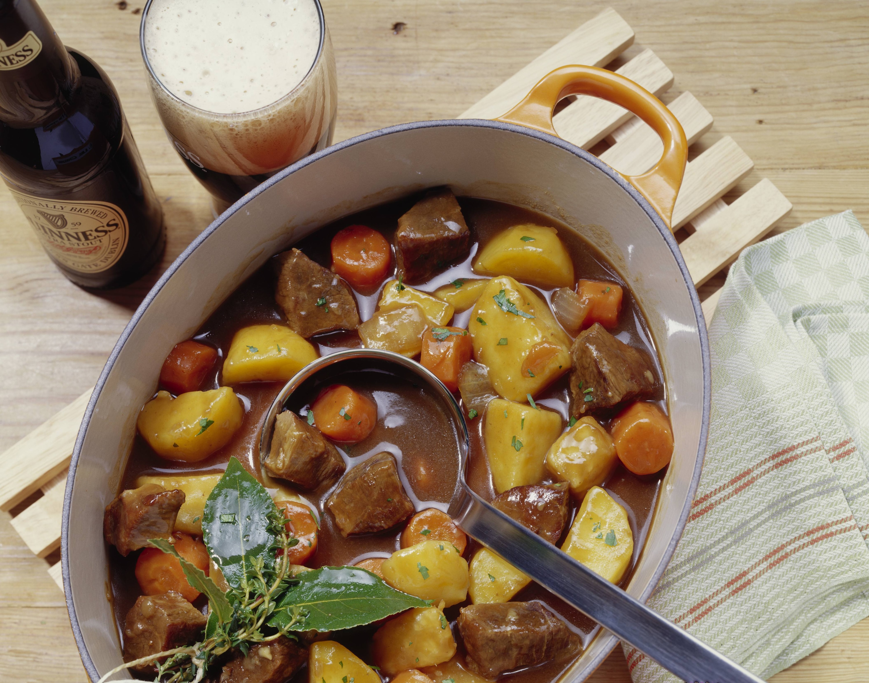Knorr - Guinness-Stew vom Lamm mit Suppengrün und Kartoffeln