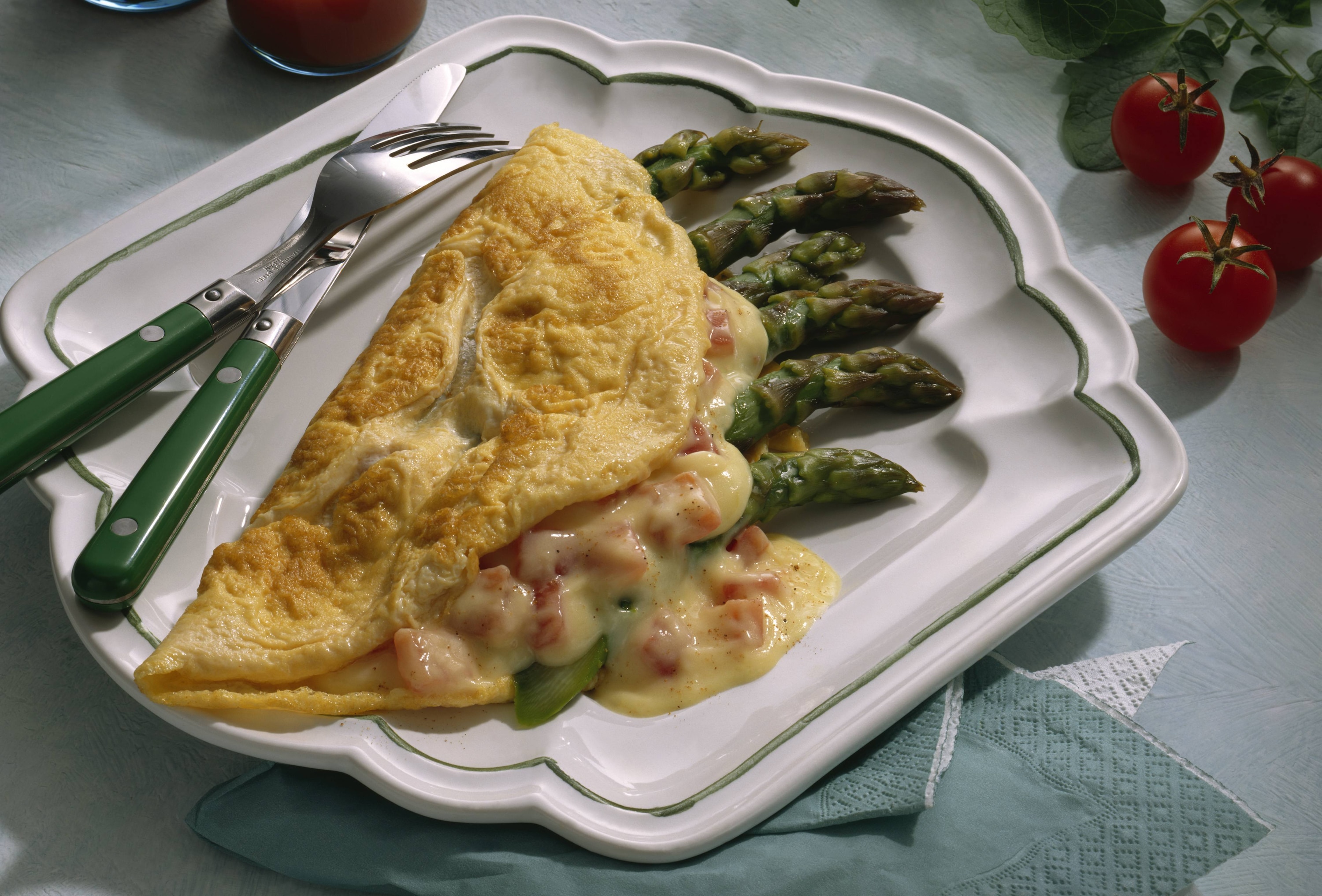 Knorr - Omelette mit Spargeln an Käse-Sauce