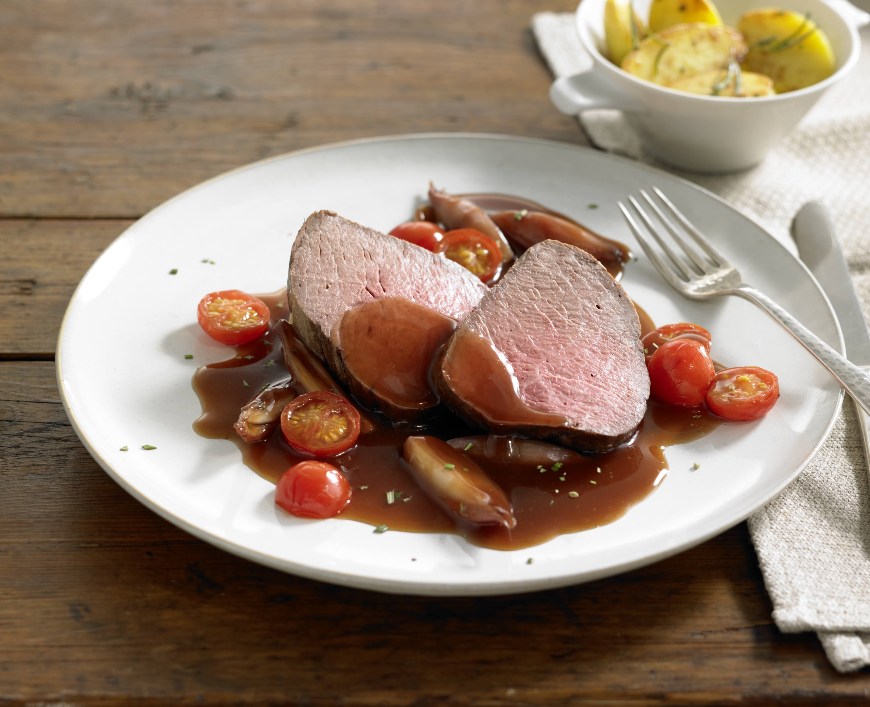 Rinderfilet mit Rotweinschalotten und Tomaten | Knorr Schweiz