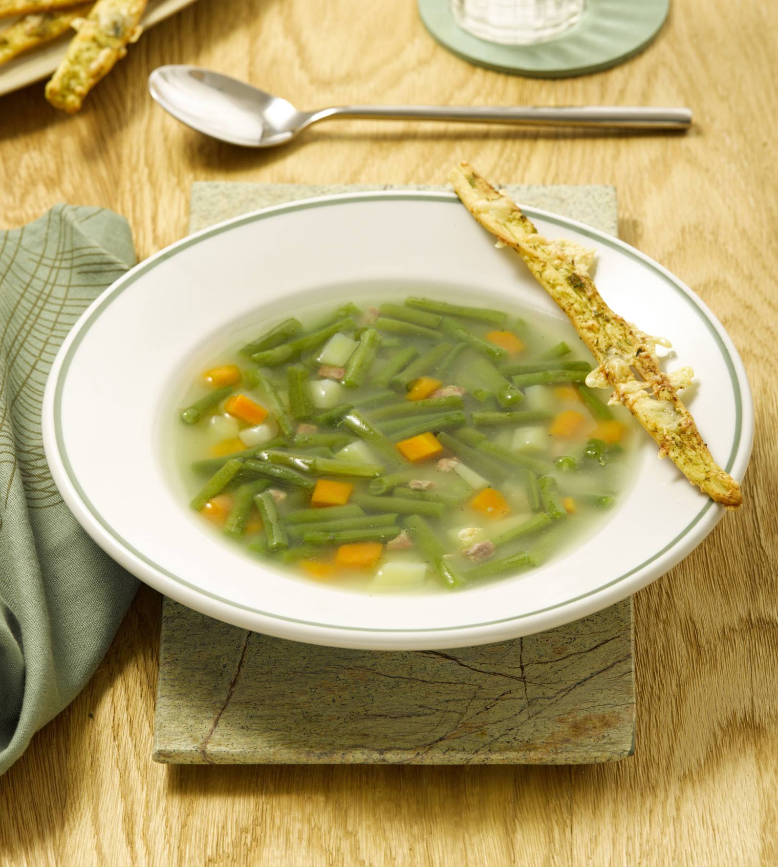 Knorr - Grüne Bohnentopf mit Speck und Pesto-Käsestangen