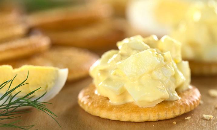 Chopped Egg Salad with Crackers