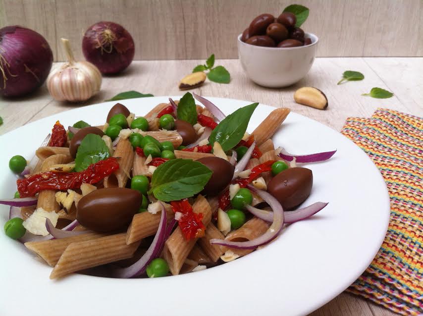 Penne Integral Orgânico com Azeitonas Tomate Seco e Ervilhas Frescas 2