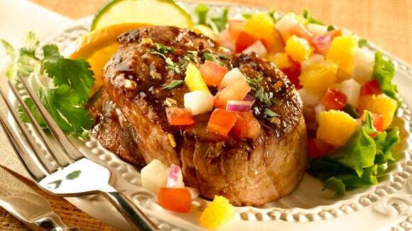 Bistecs Dorados con Salsa de Jicama