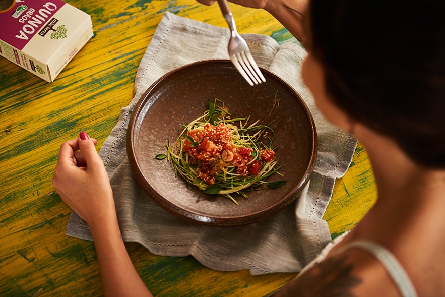 Espaguete de Abobrinha ao Sugo com Quinoa